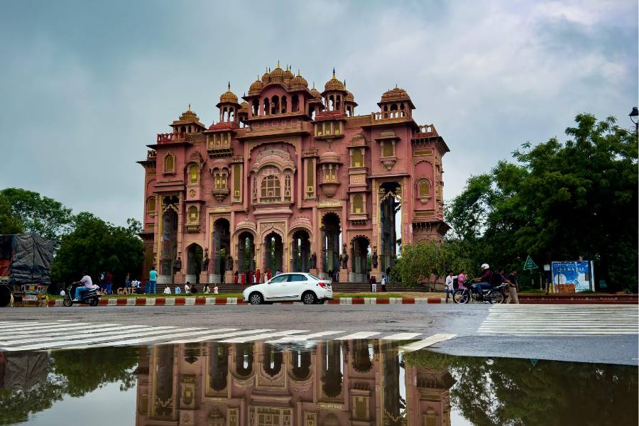 From Delhi: Jaipur City Private Day Tour by Fast Train