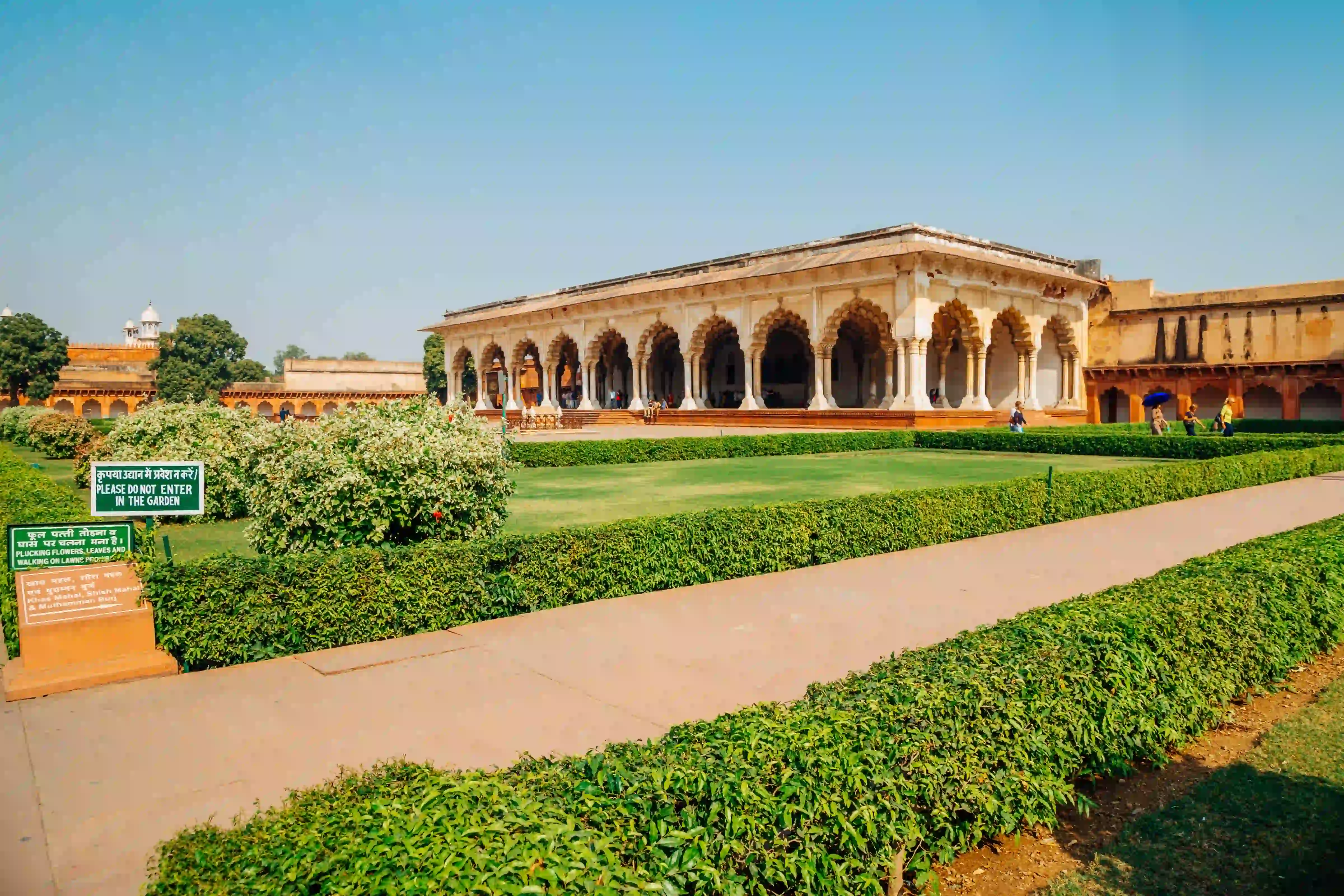 Taj Mahal tour by Luxury Car from Delhi